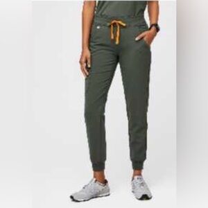 FIGS women olive jogger scrub pants size small